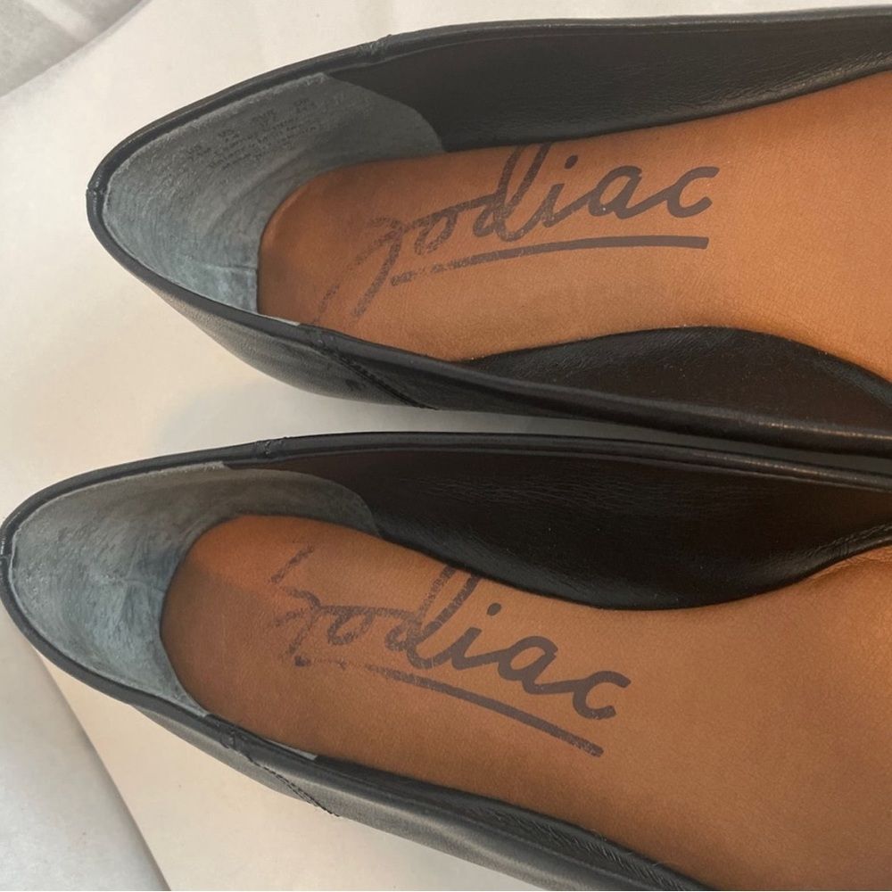 Zodiac Sadie 7.5 Black Leather Flat Shoes Slip On Woven Strap Work Casual Travel - Picture 8 of 12